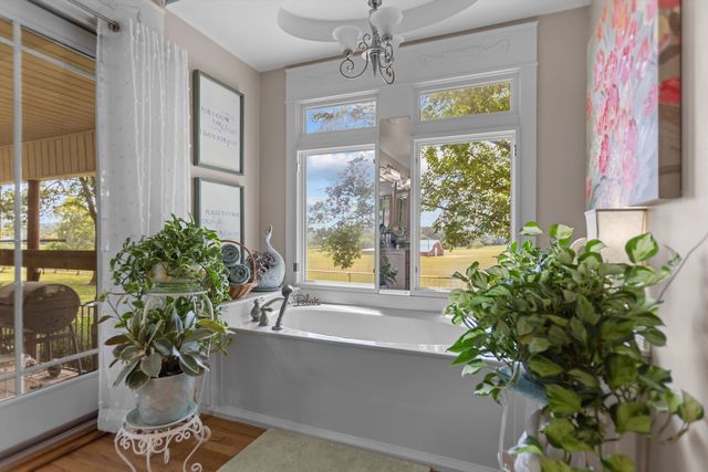 2807 S FM 225, Henderson, TX 75654