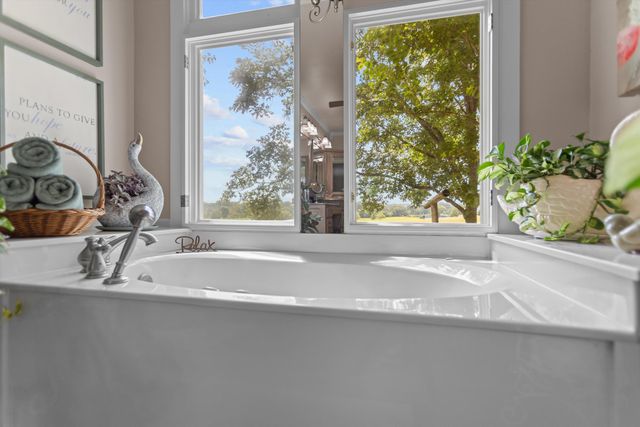 2807 S FM 225, Henderson, TX 75654