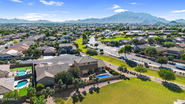 3586 E RIOPELLE Court, Gilbert, AZ 85298