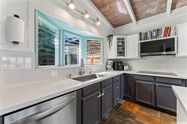 68-687 Farrington Highway, Waialua, HI 96791