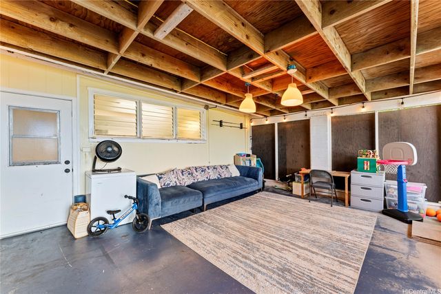 68-687 Farrington Highway, Waialua, HI 96791