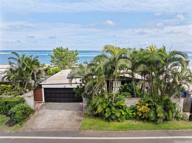 68-687 Farrington Highway, Waialua, HI 96791