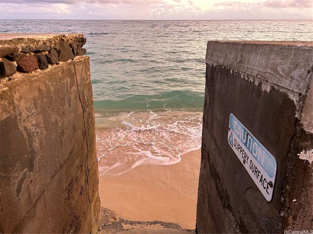 68-687 Farrington Highway, Waialua, HI 96791