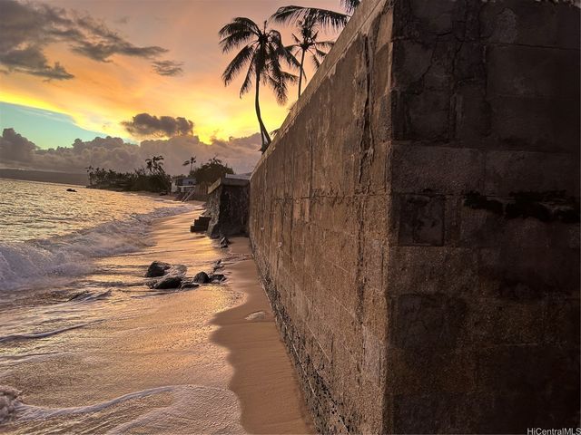 68-687 Farrington Highway, Waialua, HI 96791