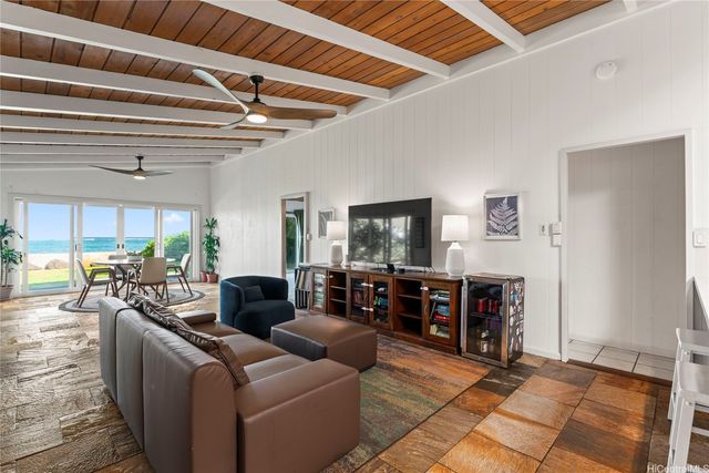 68-687 Farrington Highway, Waialua, HI 96791