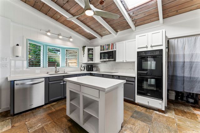 68-687 Farrington Highway, Waialua, HI 96791