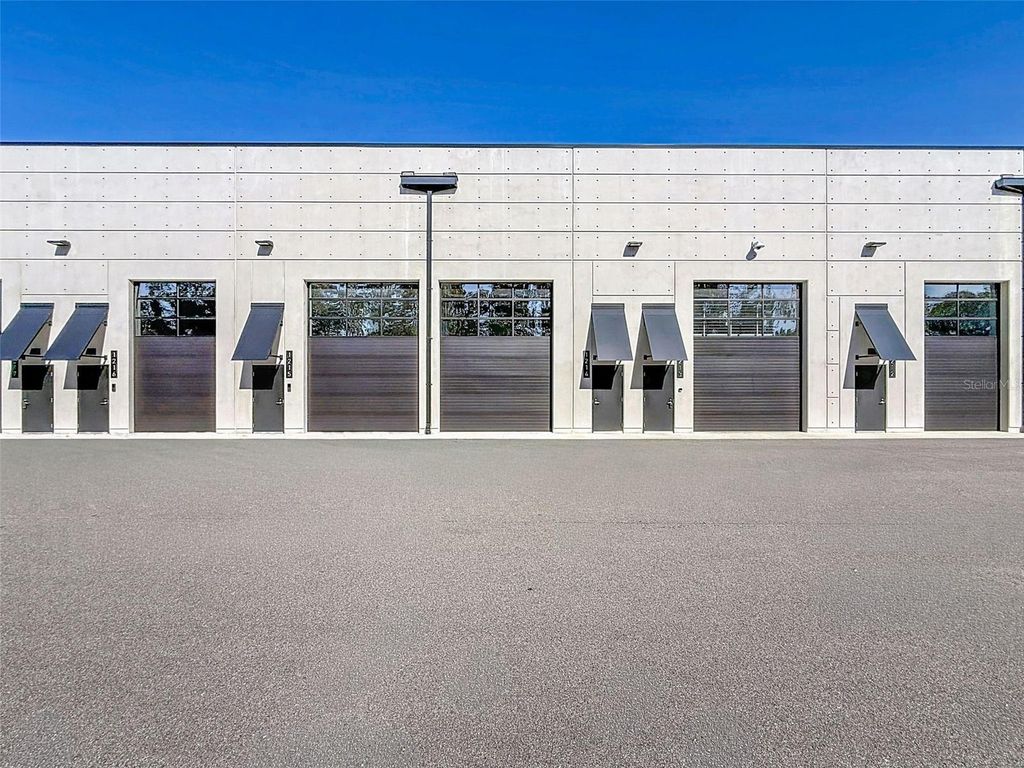 Image 19 of property listing at 6500 MOTOR ENCLAVE WAY 1214, Tampa, FL 33610