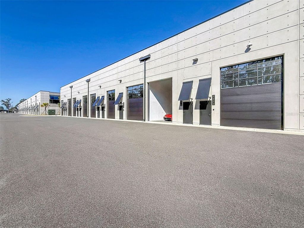 Image 24 of property listing at 6500 MOTOR ENCLAVE WAY 1214, Tampa, FL 33610