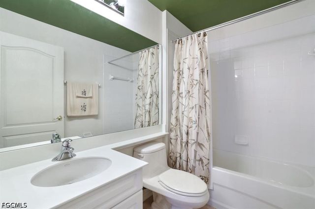 3200 Sea Haven CT 2101, North Fort Myers, FL 33903