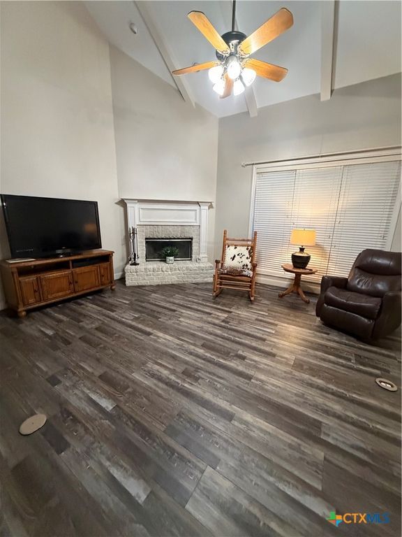 Image 4 of property listing at Address unavailable.