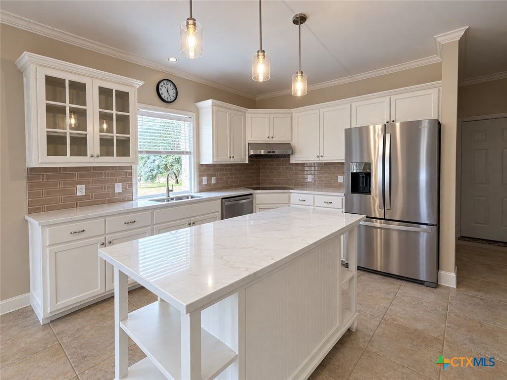 Image 5 of property listing at Address unavailable.