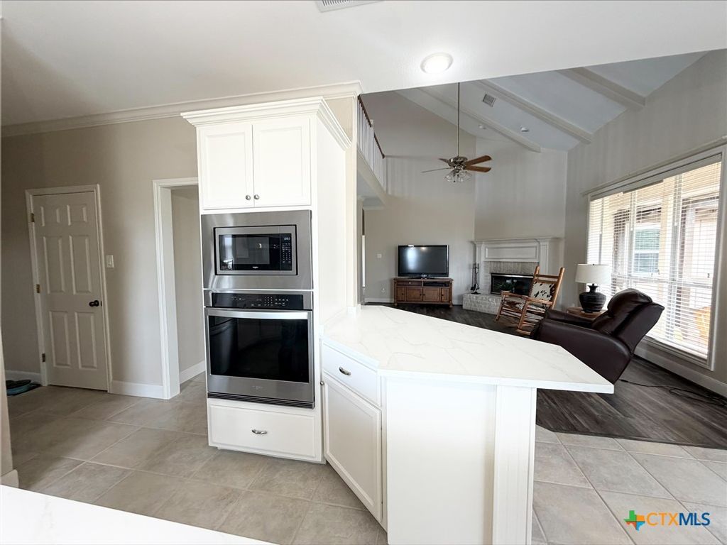 Image 8 of property listing at Address unavailable.
