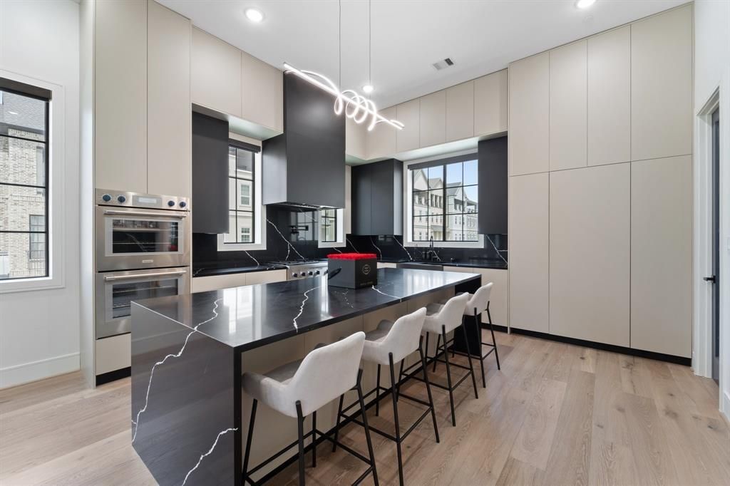 948 Blackshire Lane, Houston, TX 77055