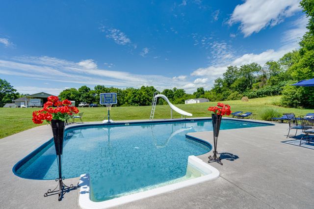 121 County Road 903, Etowah, TN 37331