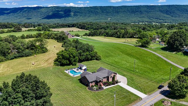 121 County Road 903, Etowah, TN 37331