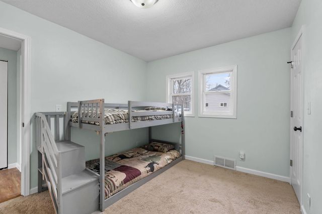 38982 2nd Avenue, North Branch, MN 55056
