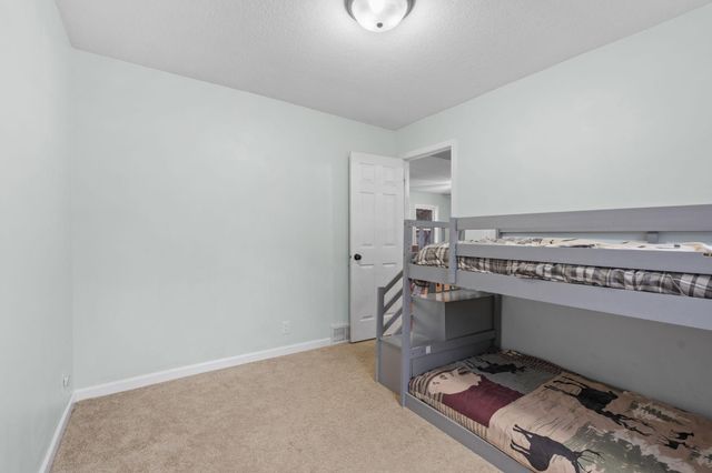 38982 2nd Avenue, North Branch, MN 55056