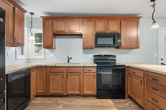 38982 2nd Avenue, North Branch, MN 55056