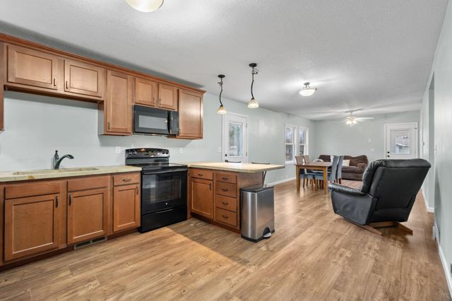 38982 2nd Avenue, North Branch, MN 55056