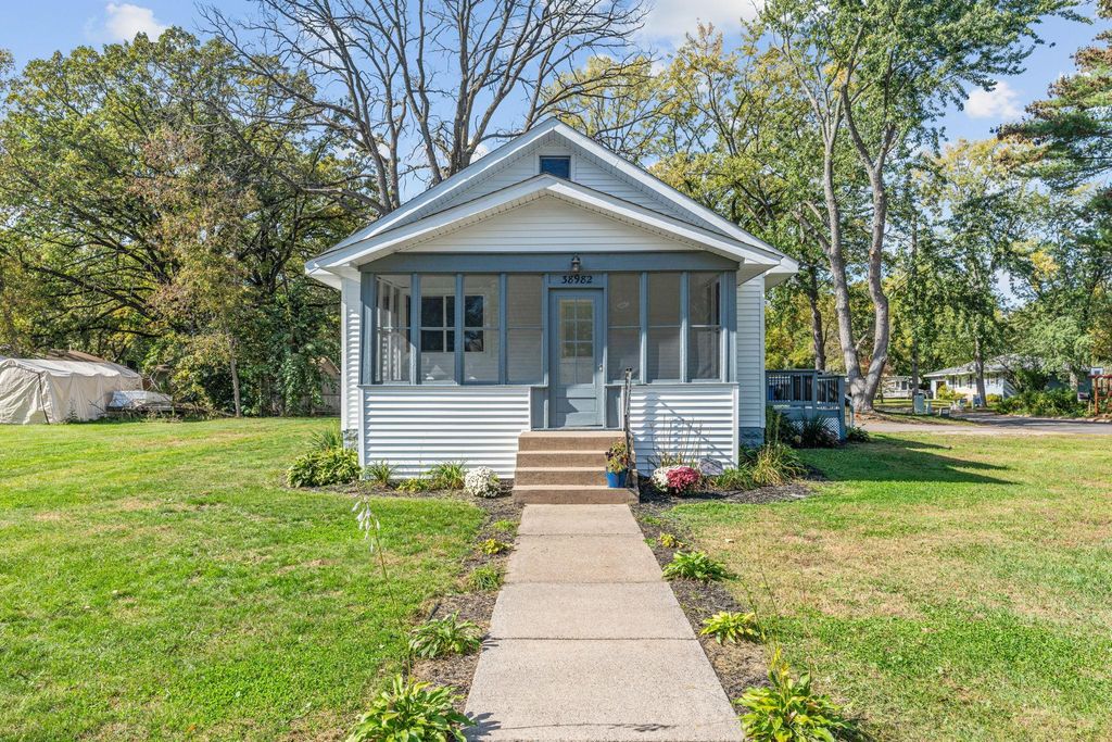38982 2nd Avenue, North Branch, MN 55056