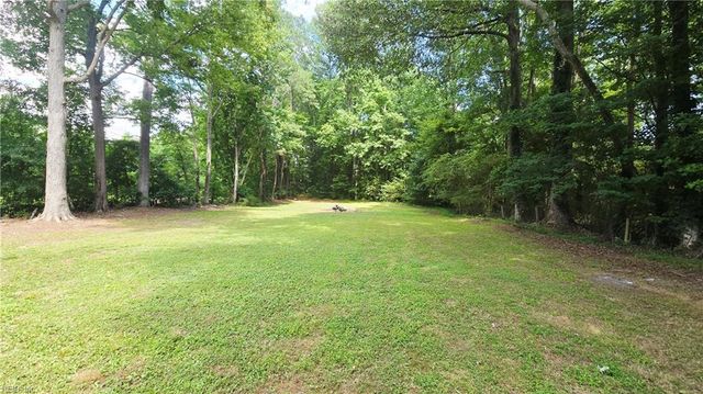 411 NW Backwoods RD, Moyock, NC 27958