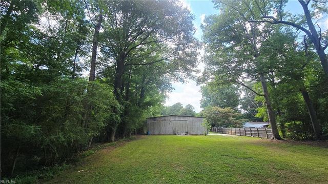 411 NW Backwoods RD, Moyock, NC 27958
