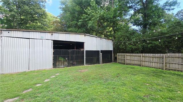 411 NW Backwoods RD, Moyock, NC 27958