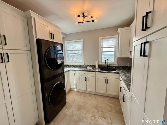 24 Cross Street 3rd Floor, New Britain, CT 06053