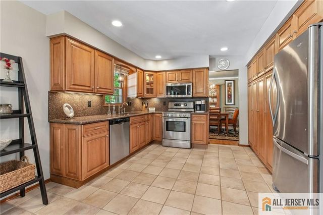4 Van Loan Avenue, Sayreville, NJ 08872