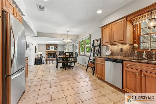 4 Van Loan Avenue, Sayreville, NJ 08872
