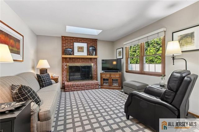 4 Van Loan Avenue, Sayreville, NJ 08872