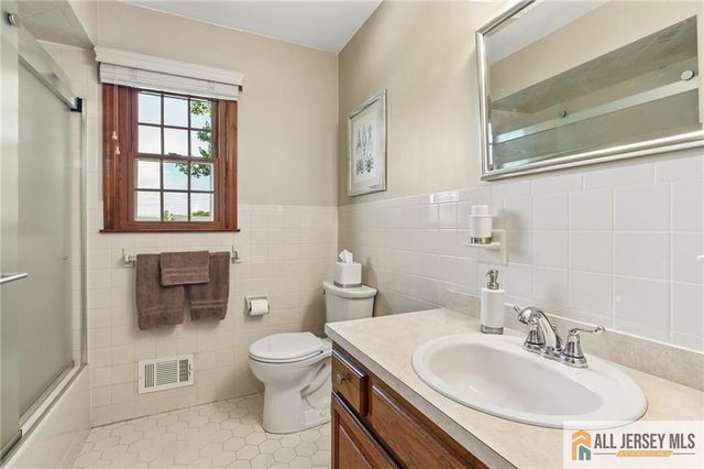 4 Van Loan Avenue, Sayreville, NJ 08872