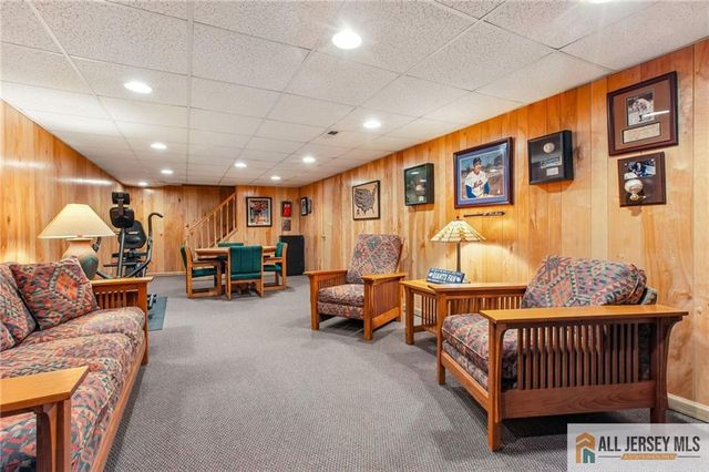 4 Van Loan Avenue, Sayreville, NJ 08872