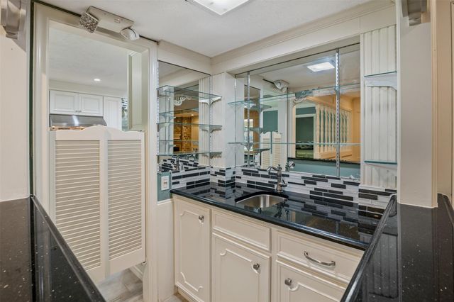 15211 Rainhollow Drive, Houston, TX 77070