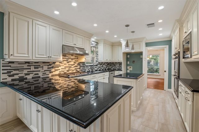 15211 Rainhollow Drive, Houston, TX 77070