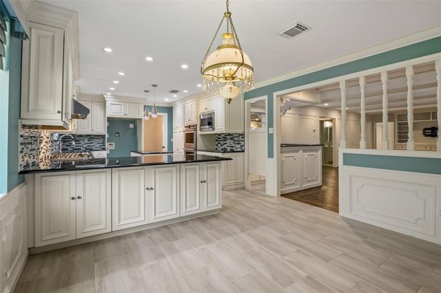 15211 Rainhollow Drive, Houston, TX 77070