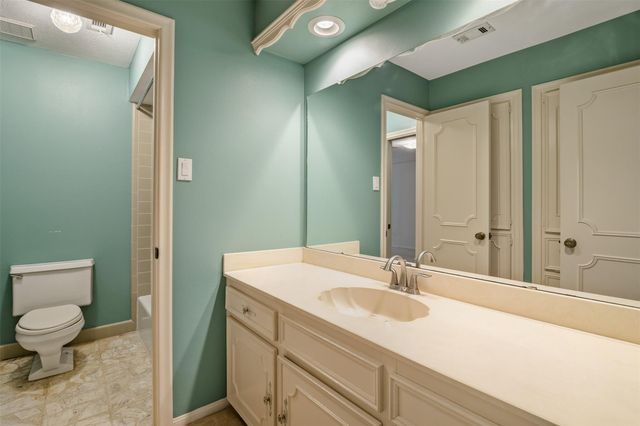 15211 Rainhollow Drive, Houston, TX 77070