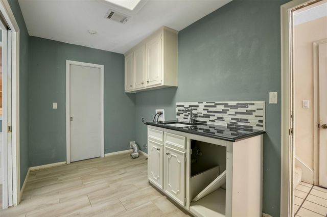 15211 Rainhollow Drive, Houston, TX 77070