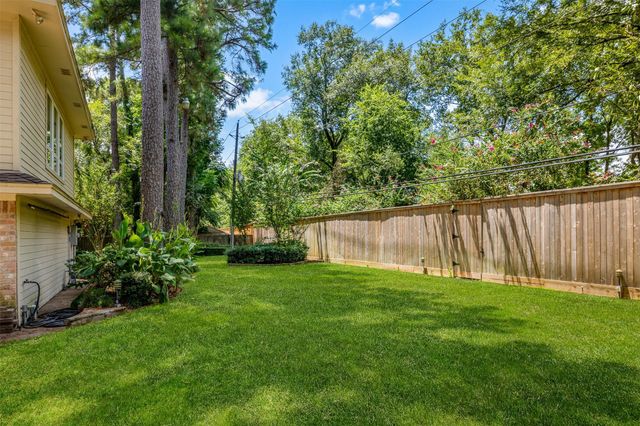 15211 Rainhollow Drive, Houston, TX 77070