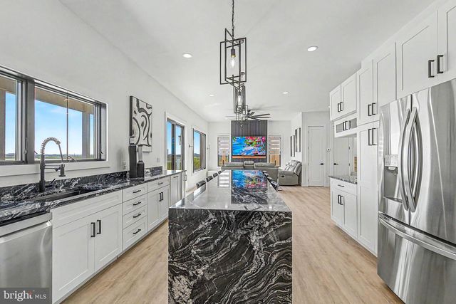 21 HART LN, Ventnor City, NJ 08406