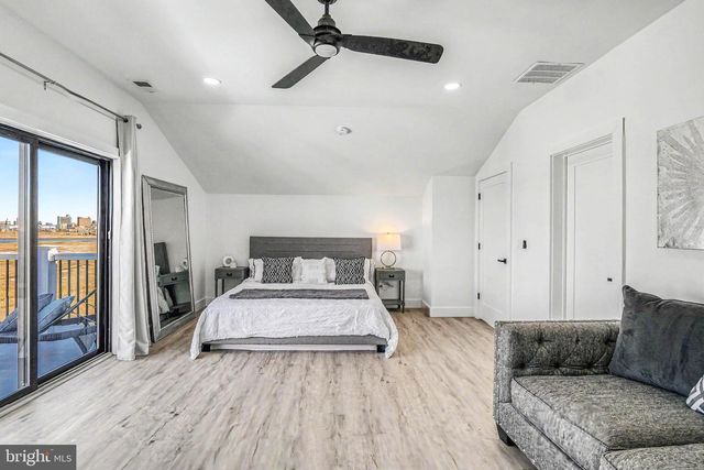 21 HART LN, Ventnor City, NJ 08406