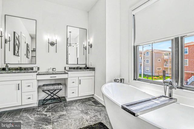 21 HART LN, Ventnor City, NJ 08406