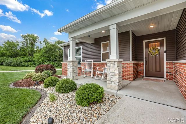 1858 Cloverdale Drive, Edwardsville, IL 62025