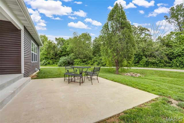 1858 Cloverdale Drive, Edwardsville, IL 62025
