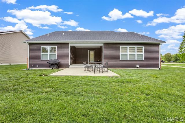 1858 Cloverdale Drive, Edwardsville, IL 62025