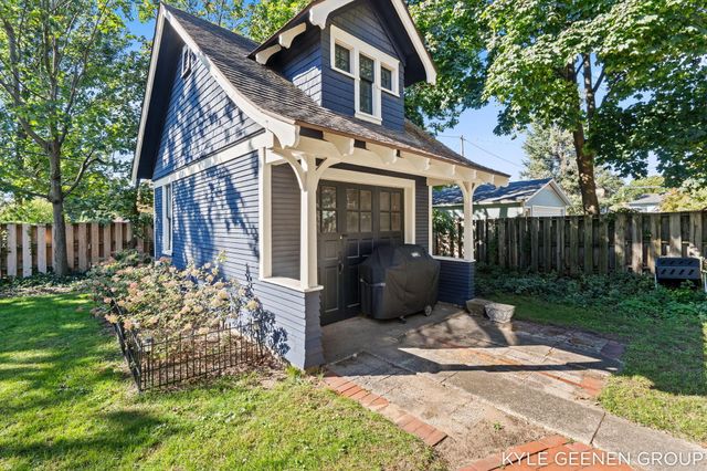 62 W 11th Street, Holland City, MI 49423