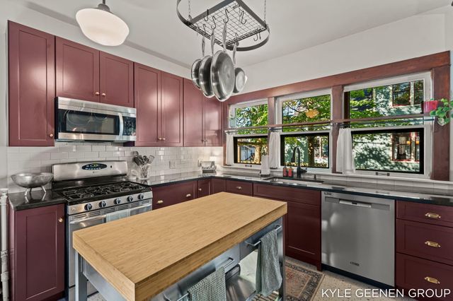 62 W 11th Street, Holland City, MI 49423