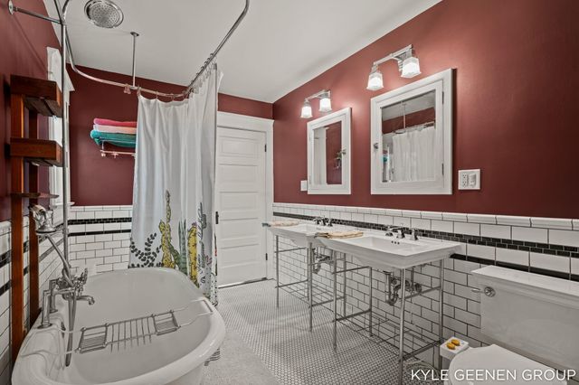 62 W 11th Street, Holland City, MI 49423