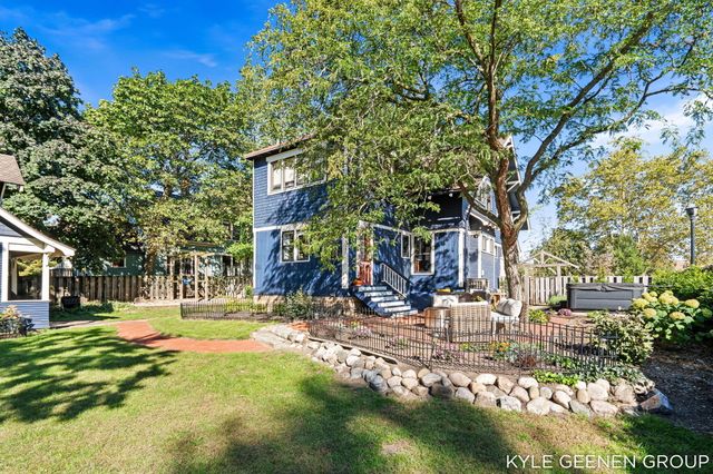 62 W 11th Street, Holland City, MI 49423