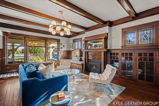 62 W 11th Street, Holland City, MI 49423